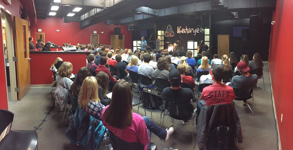 bnewton116's tweet photo. #Transform2015 speaker Tim Wicker bring the Word this morning. #calledtogreatness #fullroom https://t.co/MDSZnlDlVH