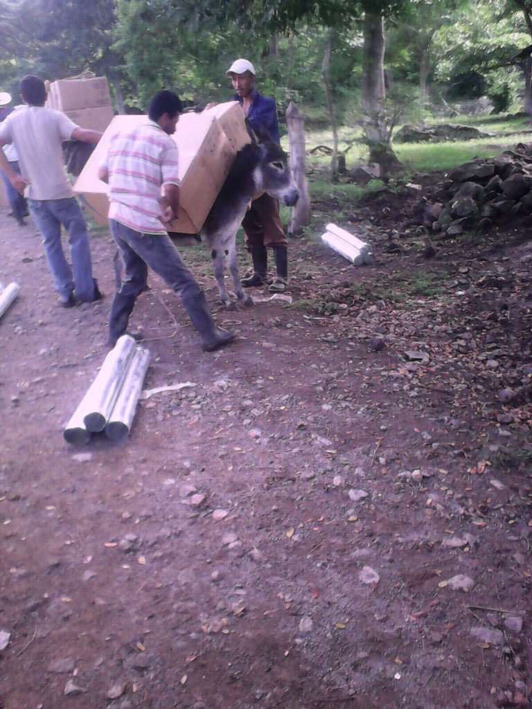 anagarciacarias's tweet photo. Con los Ecofogones llevamos salud, ahorro a las familias, dignidad y esperanza de una #VidaMejor. @JuanOrlandoH https://t.co/5Dk9lmdnCS