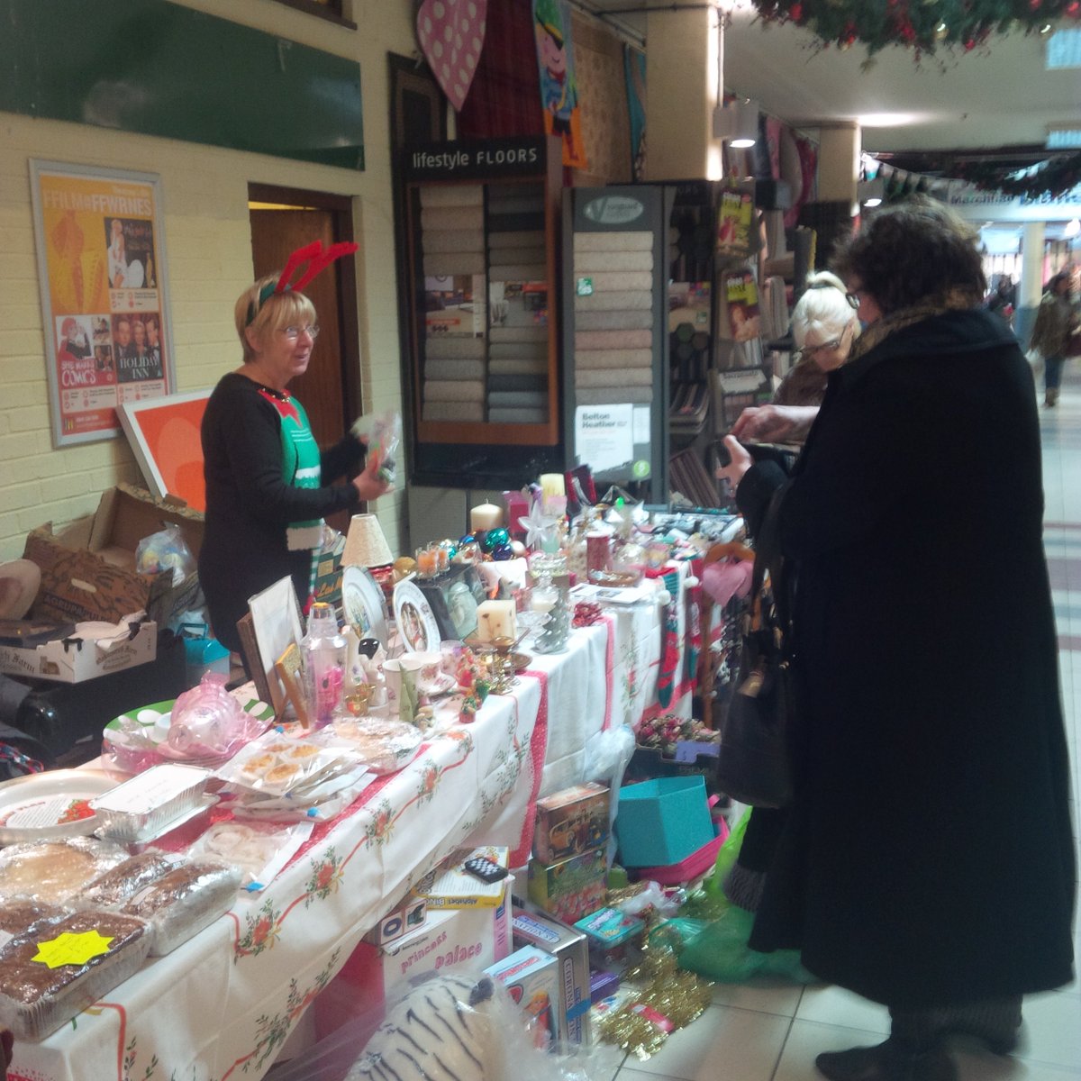 SeanLlanelli's tweet photo. @HelenMaryCymru in Llanelli Market. Great conversations yet again with the traders. @Plaid_Cymru #HelensBack https://t.co/Yzw0eeir6z