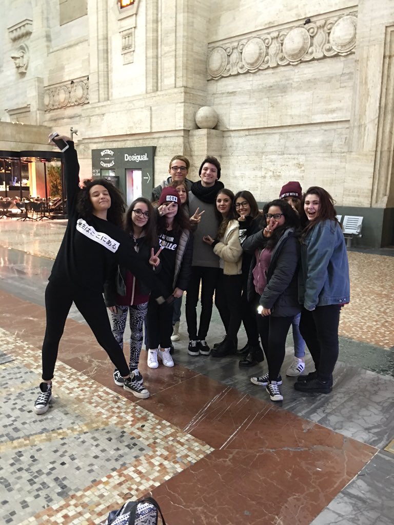 antonydifraa's tweet photo. Appena arrivato a Milano e subito accoglienza pazzesca... mitiche come sempre.💙✨ https://t.co/1Xdwxrt2TR