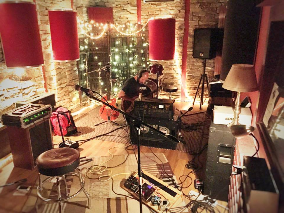 People of the internet!

Our new single ‘The Fall’ will be dropping on the 27th of November.