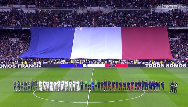 EmLemoine's tweet photo. Superbe hommage en début du match #RealBarca en hommage aux victimes des #ParisAttacks #Clasico #RealMadrid #Barca https://t.co/c7FLp3ISUz