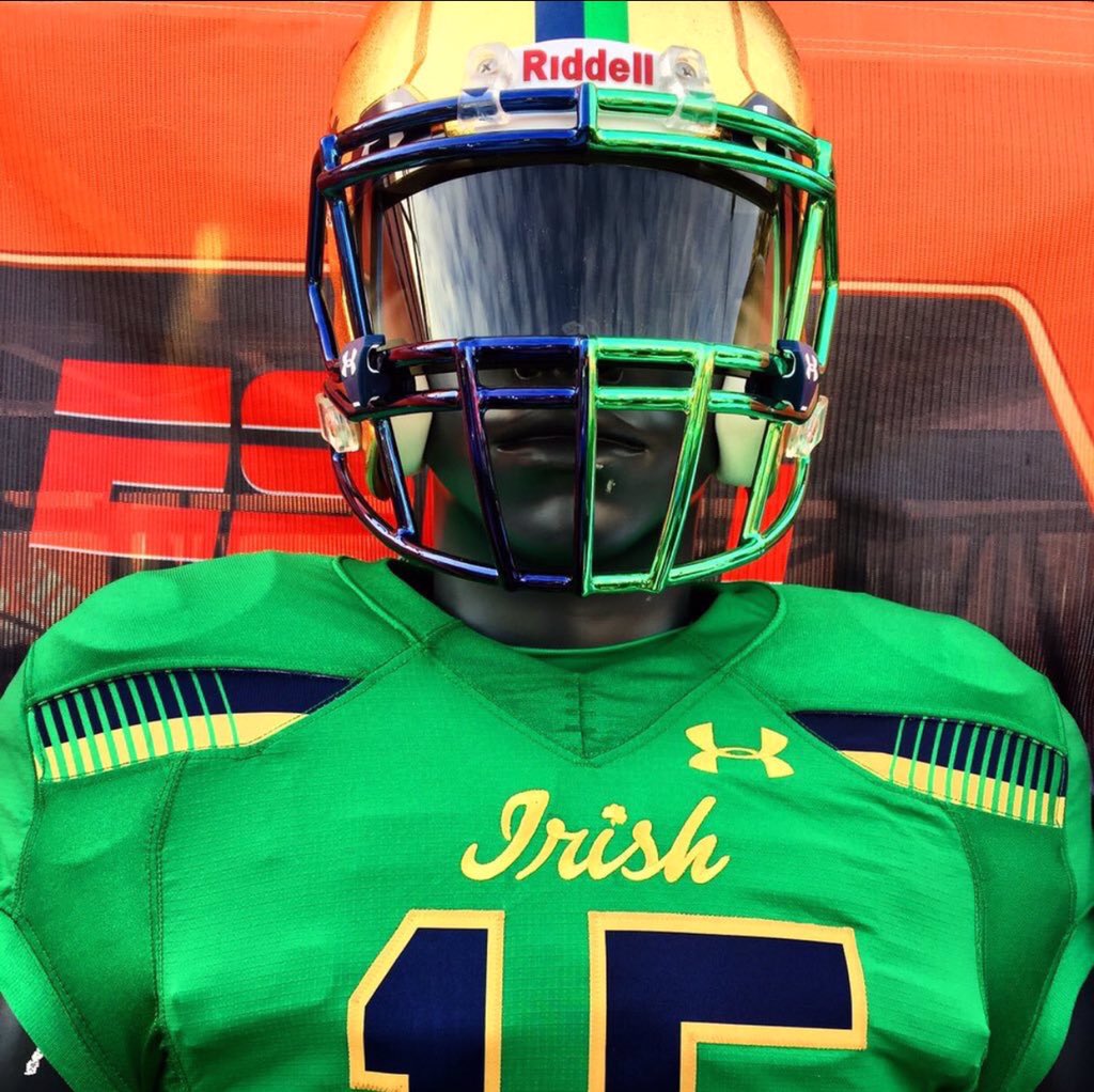 jeffkilburg's tweet photo. #GreenInvasion in Boston! #WeAreND #Fenway @NDFootball #StillSurlyAbout93 https://t.co/F9Lb94zRXT