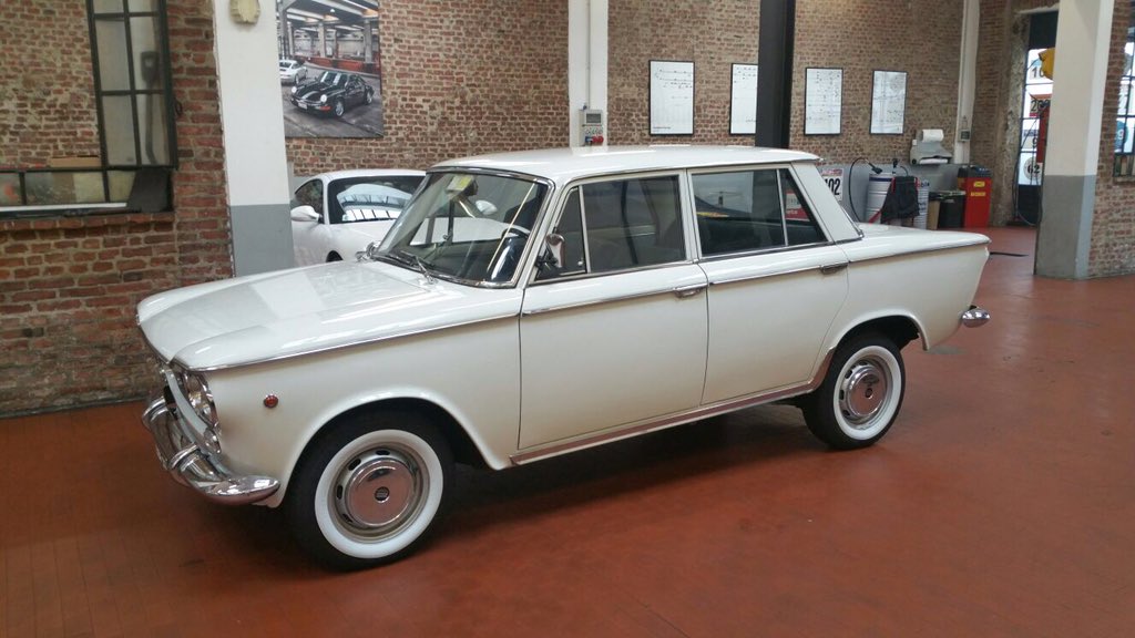 #Fiat1300 intervenendo sui dettagli diventa sempre più bella o no? :) #Ruoteclassiche #lovesRuoteclassiche #Vintage