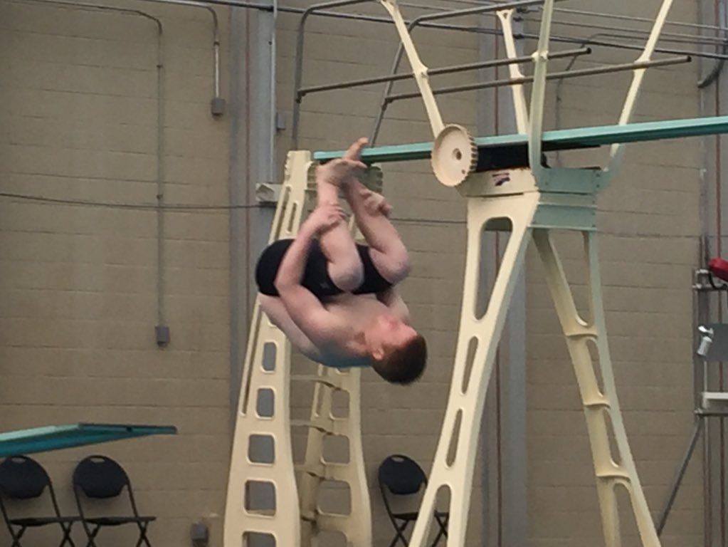 @BJHSSwimandDive divers doing work @ sectionals! #BJP