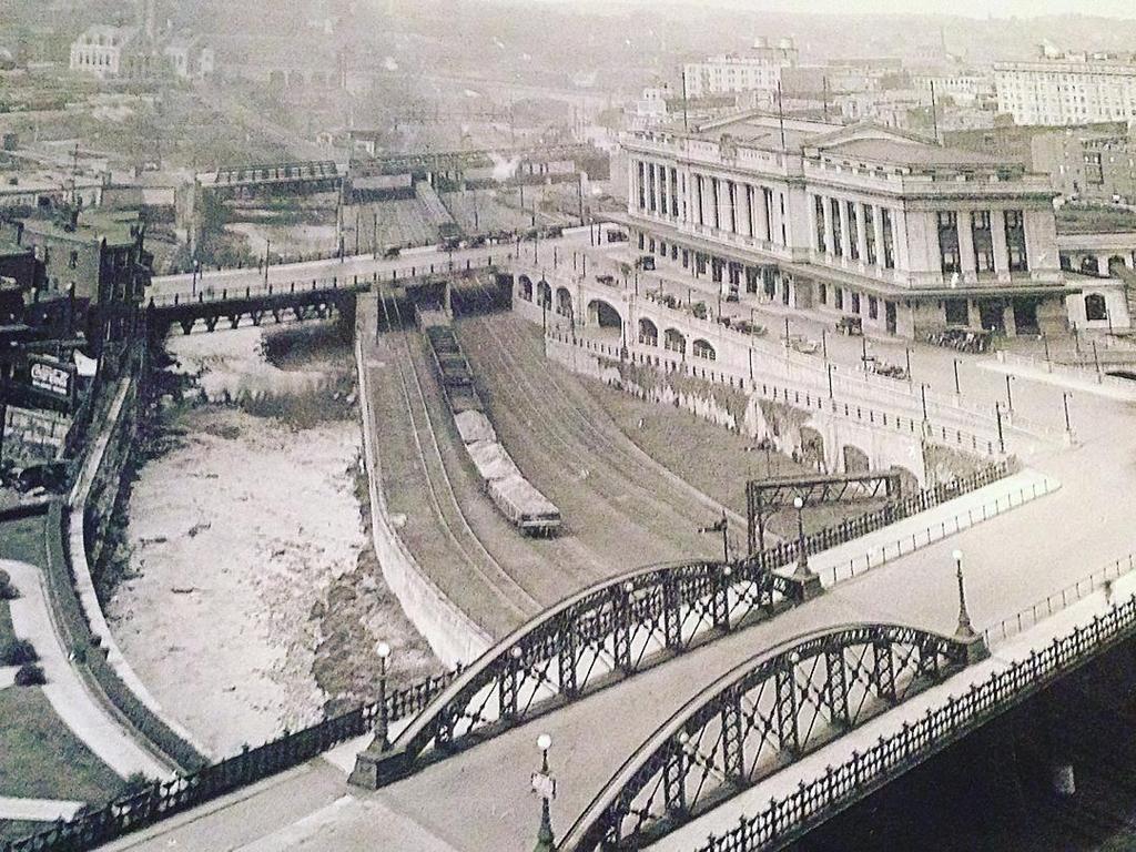 ComeHomeZone's tweet photo. remember when the Jones Falls was a mighty river and not an expressway (that's Penn Statio… https://t.co/4hl3W7frSN https://t.co/EzcnNHsXd5