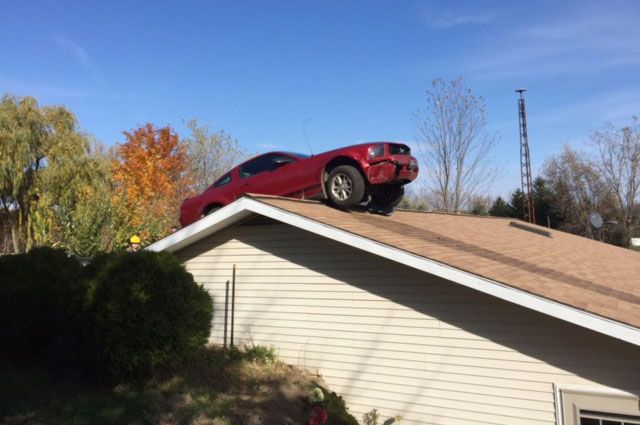 oreillyauto's tweet photo. Since when does Santa drive a Mustang?
 https://t.co/BsDRpwQ1qa https://t.co/mkOFW5c00P