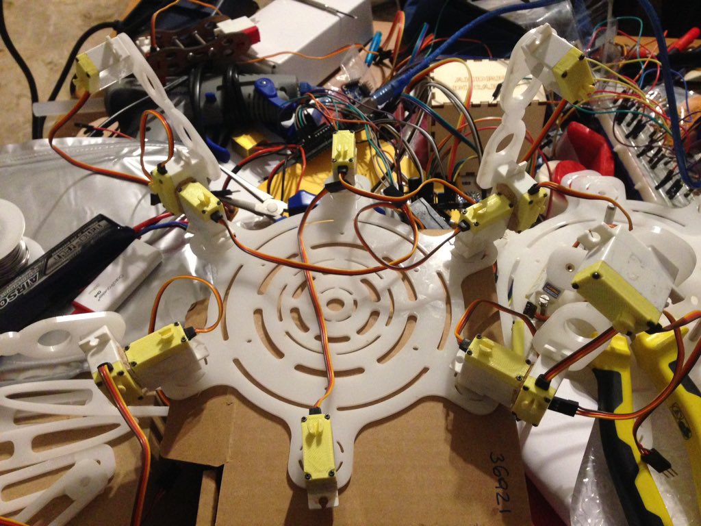 AmuroGameDev's tweet photo. #roboticspider 4.0 sta arrivando @3DUrbanEssence @HelloWitLab https://t.co/UBJcC8vJBH