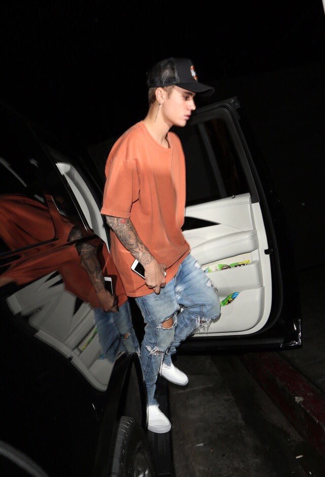 availablebieber's tweet photo. The only reason why I wanna ride in Justin's car https://t.co/7alVWB3Zxk