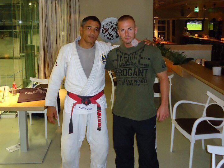 Old picture of Rickson Gracie and head coach Guy van Polanen of team Lion\s Den Leiden.
Happy birthday to Rickson! 