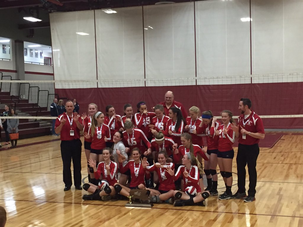 SportsRecorder's tweet photo. 6 times in a row they've done this #frontier #statevolleybsllchamps https://t.co/9vcm7qbb2d