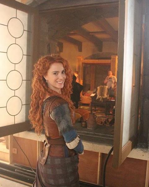 OnceABC's tweet photo. .@AmyMansonLondon is perfection. 😍 See BTS photos from her @accesshollywood takeover! https://t.co/pQA6i1e5cq https://t.co/Q8mfiouegC