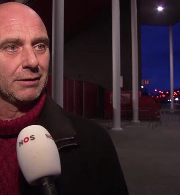 meulenbroeknl's tweet photo. Weer een perscontainer gespot op tv, nu bij het journaal van de NOS #perscontainer #GPGroot #AZ #afval https://t.co/p8uMUGlEuF