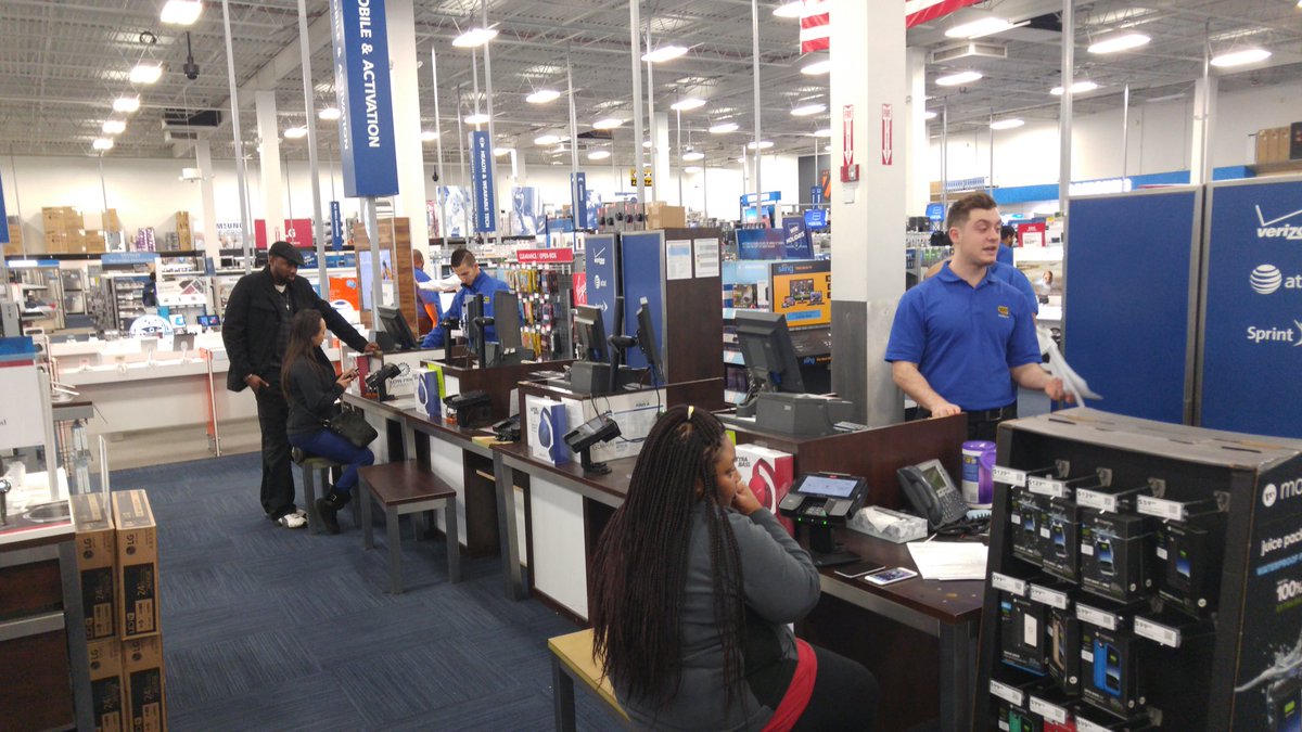 TeamDavidov's tweet photo. 2 lines coming from ATT at Best Buy Westland #MoveForward @MikeWodzisz @SPRINTNATRETAIL https://t.co/L3zzSwgX5i