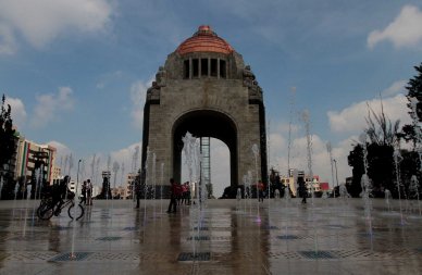 LaCronicaDeHoy's tweet photo. Monumentos del Distrito Federal se iluminarán con colores del arcoíris https://t.co/pAXMgN01F0 https://t.co/Gge5k5Te0t