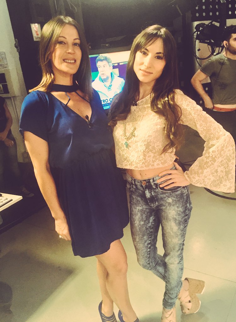 agenciaAB's tweet photo. Se vienen @MiriamLanzoni y @magdalenabravi en @vivalatardeok @algunasmujeres https://t.co/wBAXe1uLgd