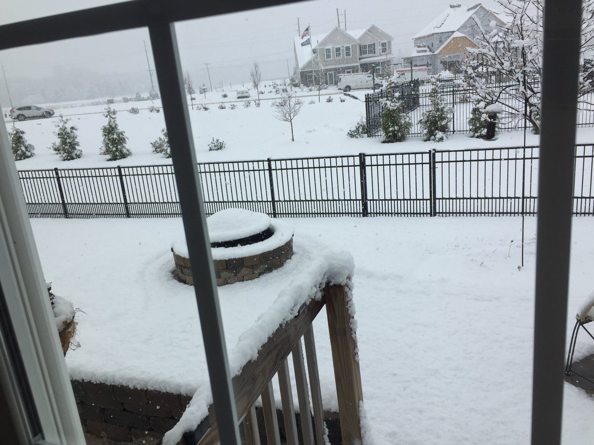 AaronBradshaw72's tweet image. I was told there would be no shoveling today. #forecastfail