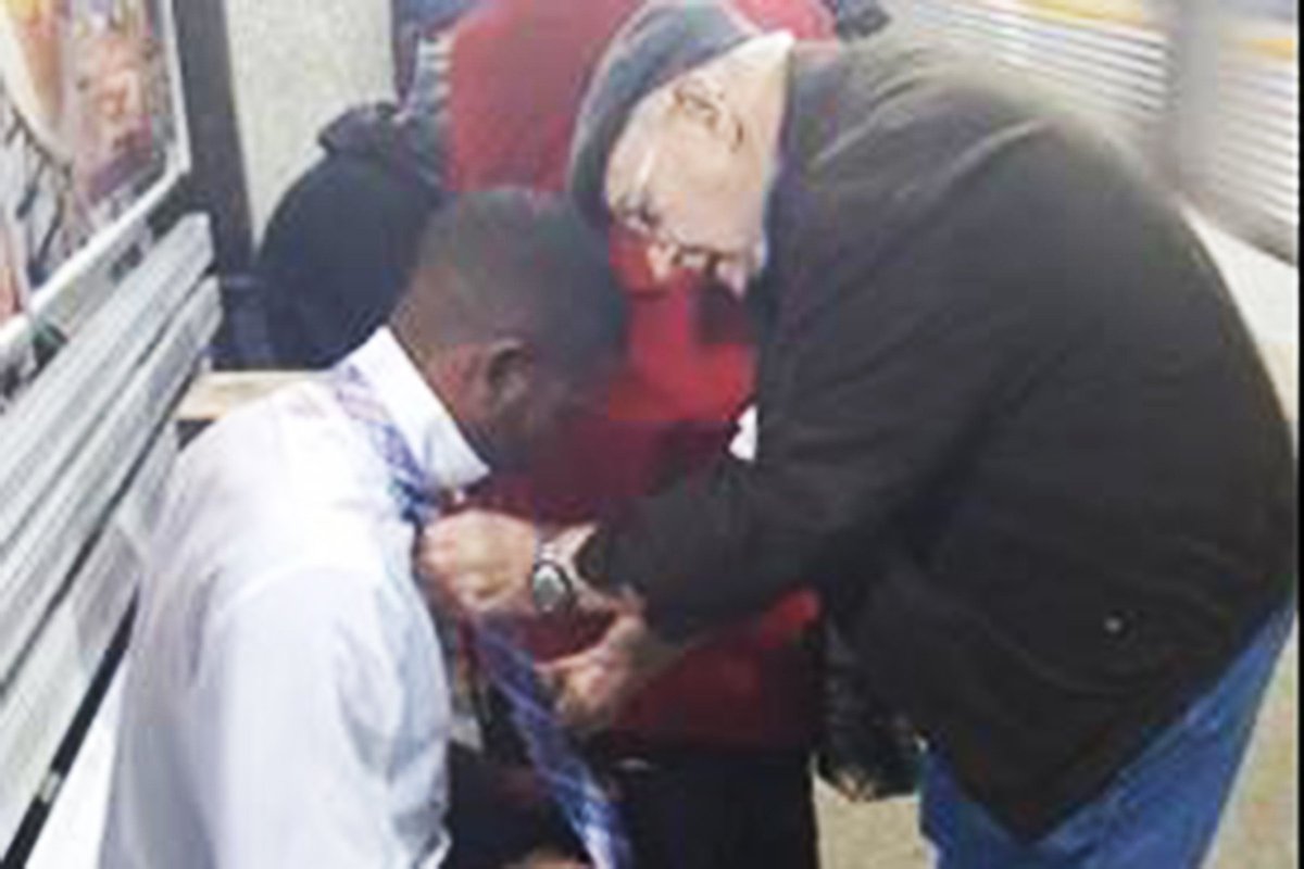 TODAYshow's tweet photo. Older man gives heartwarming necktie lesson in train station:
https://t.co/s1rD429Xol #ShareKindness https://t.co/S09Yt7TeSw