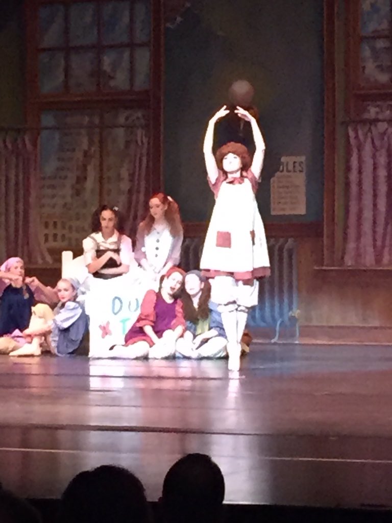 eagletweets14's tweet photo. #Annie https://t.co/OZwaIT6bow