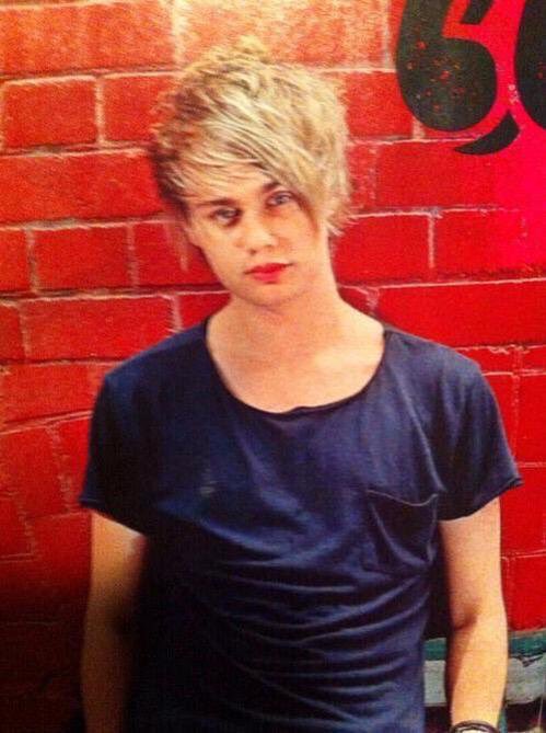 5SOSMexico's tweet photo. Michael through da years #MTVStars 5sos https://t.co/w4h8nr1LQa