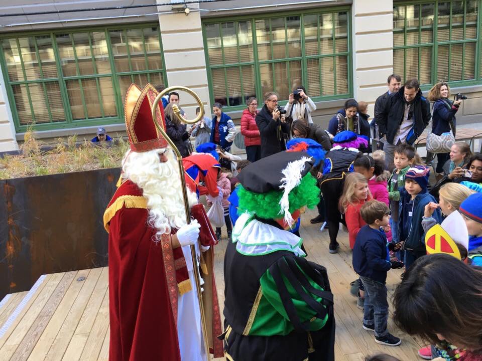 #Gezellig #Sinterklaas gevierd bij <a href="/lilacchocolates/">Li-Lac Chocolates</a> met <a href="/tklokhuis/">'t klokhuis</a> #nederlands #ouderwets #lekker