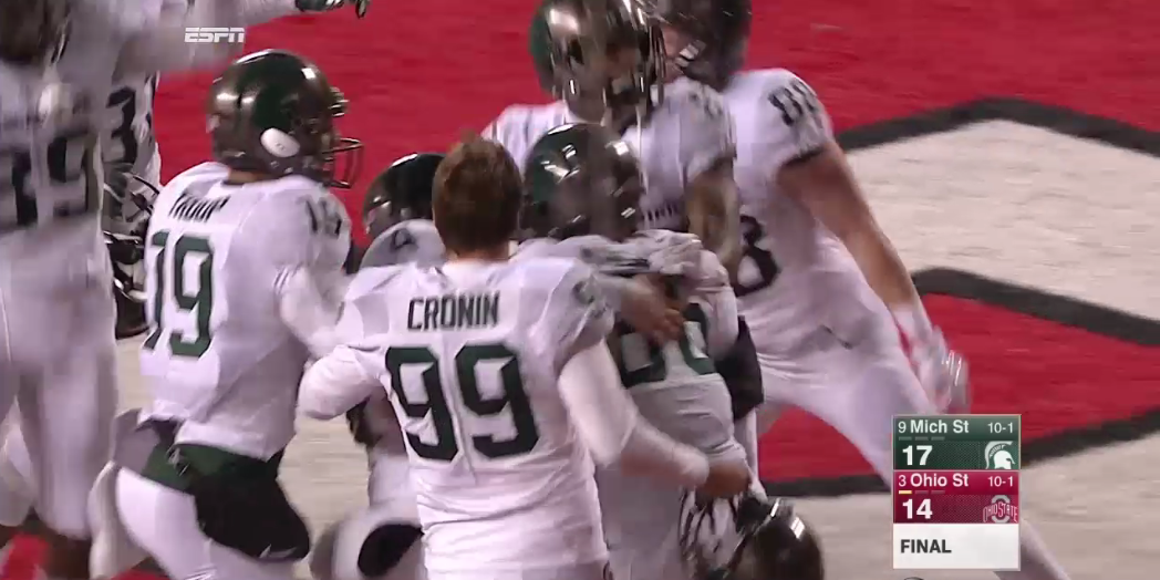 ESPNCFB's tweet photo. Down goes the defending champs!! The 23-game win streak is no more! https://t.co/kvXxSTJT50