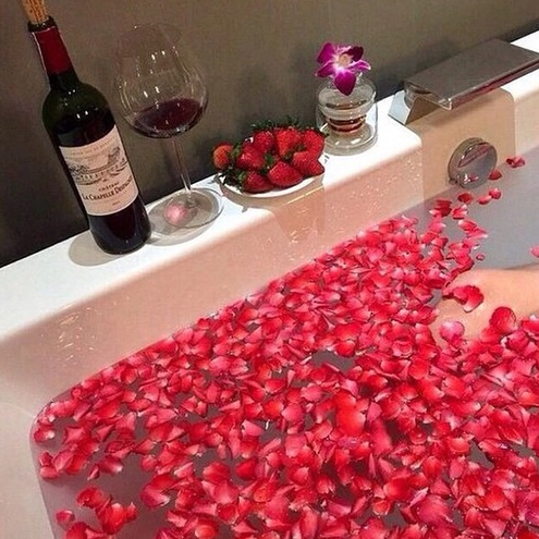 La vinoterapia es una técnica natural y saludable.Te lo contamos en nuestro blog dovinosucles.blogspot.com.es