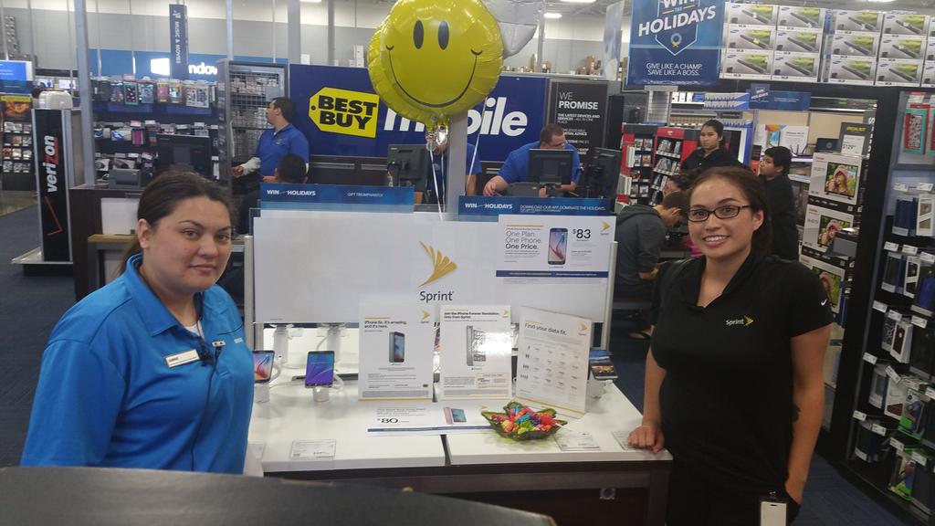 Nicole_SPG's tweet photo. Happy Saturday!! #sprint #sprintevents #samsungpromo #westisbest @Sprint_West  @waylonprice https://t.co/7RXvD9whaU