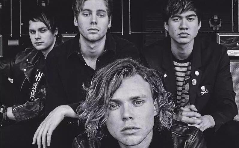 5SOSMexico's tweet photo. #MTVStars 5 seconds of summer https://t.co/IWOrwm9xdQ