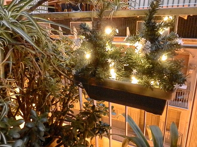 xena58's tweet image. Mai più balcone senza luci #decorazioninatalizie #natale #luciled #appuntisulblog .leggi quì goo.gl/FpKfzt