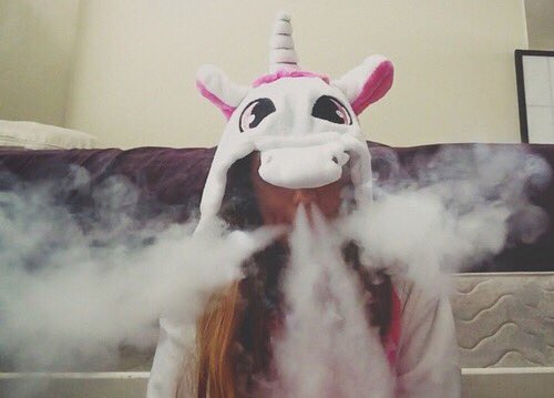 ToxicKong's tweet photo. 🦄

💜 ¿Qué esperas para empezar a vapear? 💜 https://t.co/XAAt0NaIHR