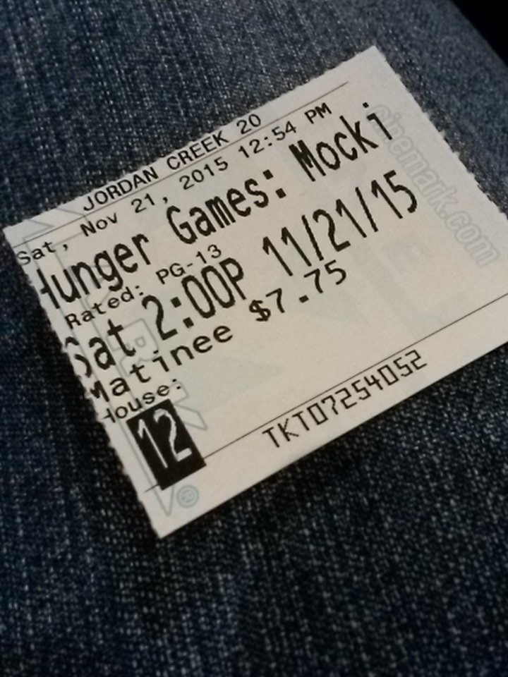 mis_alaina_eous's tweet photo. Time to watch The Hunger Games! #HungerGames #MockingjayPart2 #imhungry #bookwasnotbetter https://t.co/PPMiVPd41j