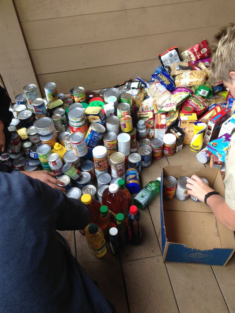 Troop206Oakland's tweet image. 484 cans and boxes of food for the food bank Thanks #oakland #Scouting4food