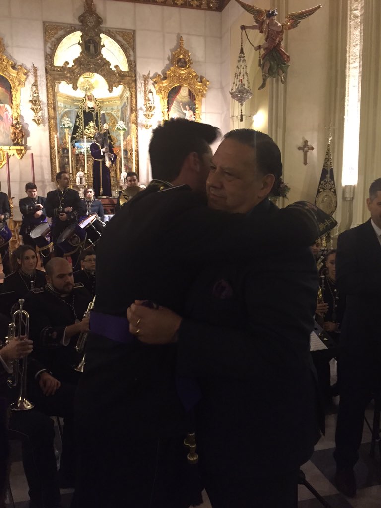 LosGitanosSM's tweet photo. Se procede al cambio de medalla entre ambas formaciones. https://t.co/zHsNuCe2nN