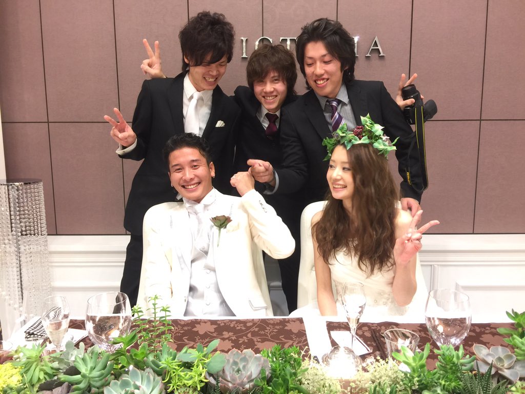 大嶋英輔 1番の悪友が結婚しました 今回は親友スピーチと余興もやって 大変やったけど 何とかうけたし良かった O O 結婚式ってやっぱいいね 慎吾幸せになれよ T Co Nkfrxeiraq Twitter