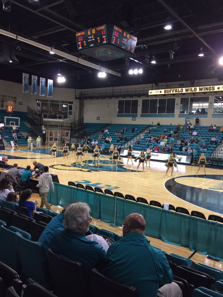 MattRHarris's tweet photo. 60-11 halftime CCU vs Piedmont Intl tilt at HTC Center. #tealnation #goteal https://t.co/ft21ujPIzS