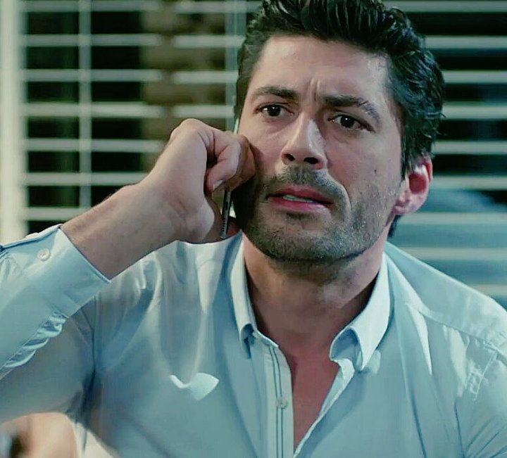 nishanafenerbah's tweet photo. Мурат просто красавик в данной серии, крут😊...Murat Efsane gibi bugün 😍😍😍 #iliskidurumukarisik  #DepresyondaykenBen https://t.co/WNGQnM2Ffu