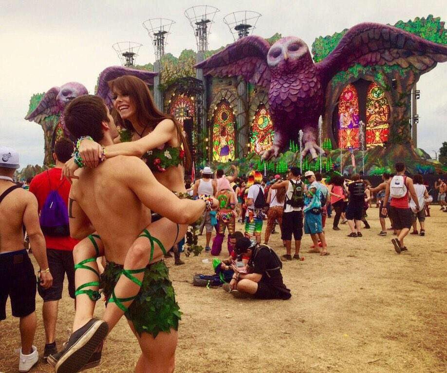 LifeAsARaver's tweet image. Relationship goals