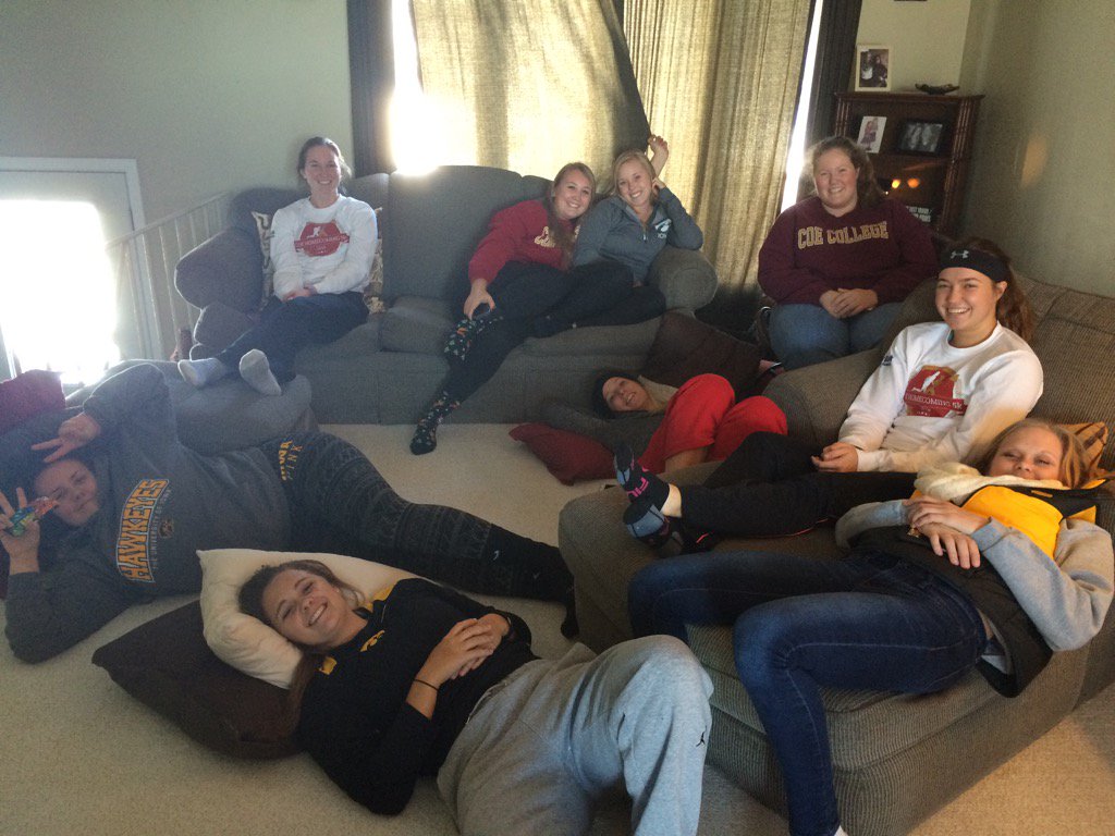 CoeSoftball's tweet photo. A lazy day watching the Hawkeyes. #bravedthesnow #shakendogsyndrome https://t.co/Y2K96YNBnu