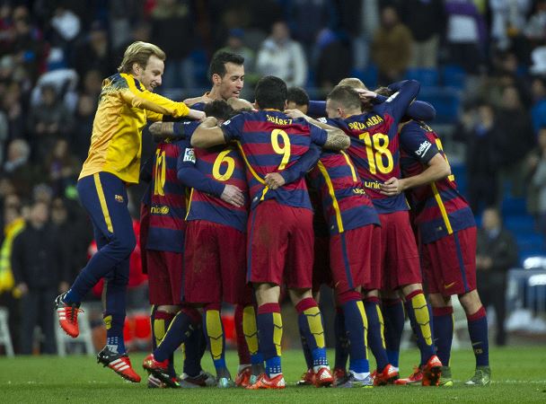 diariopanorama's tweet photo. #Barcelona goleó 4-0 al #RealMadrid con doblete de Suárez https://t.co/XsC6uxUCzN https://t.co/ey27upMRXw