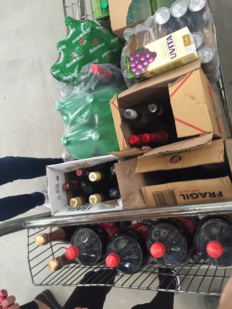 promo_ix's tweet photo. Vamos q se vienee 👻🍻🎉 https://t.co/i47iX0xFW4