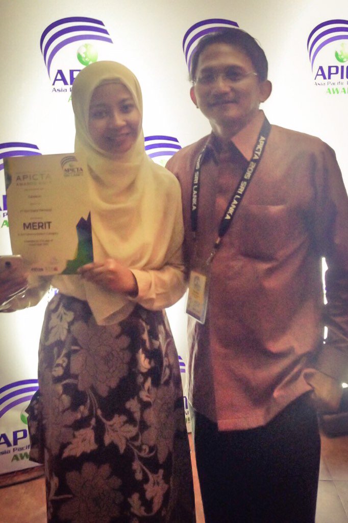A_Sugiarto2015's tweet photo. congrats @cubeacon @tiyoavianto @girlysaputri to be awarded "merit" at @apicta2015 .. proud of u👍 https://t.co/YZZmMEbqHC