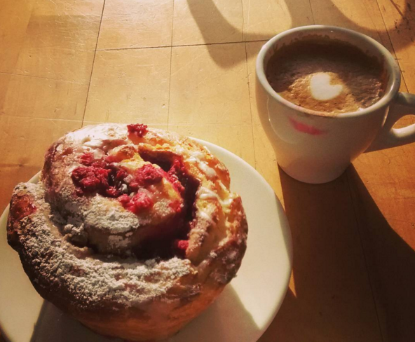 Ooh lookie! <a href="/faroutcoffee/">Far Out Coffee Post</a> has <a href="/blackrookbaker/">Black Rook Bakehouse</a> Raspberry #cinnamonrolls 
(Instagram @ faroutcoffee) <a href="/OriginsOrganic/">Origins Coffee</a>