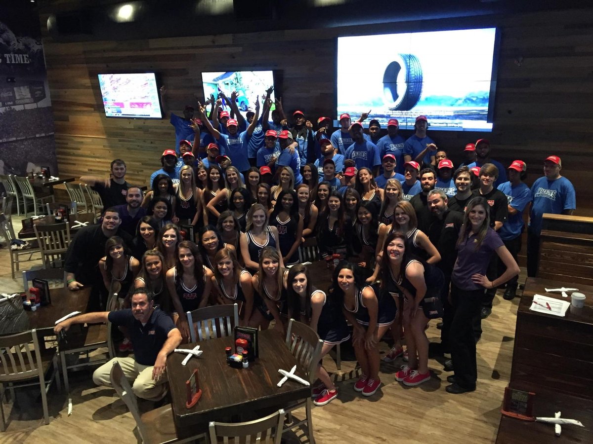 drewbrees's tweet photo. Our @walk_ons Lake Charles now open! Come see us &amp; get a Taste of Louisiana Common St near @mcneese #WOlakecharles https://t.co/dthOBX4Lfh