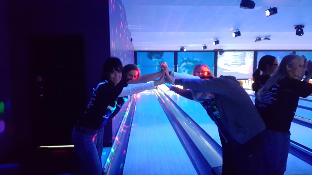 MrDanielScience's tweet photo. Bowling, London Bridge style for Junior Achievement #bjhnolimits https://t.co/m4aaaomaPy