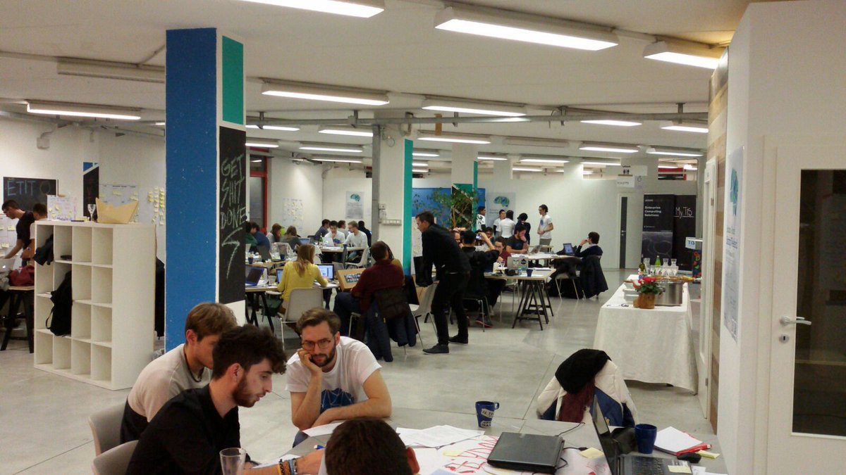Crijai's tweet photo. #GSB2015 #swbolzano it is time of the pitches! https://t.co/RNjl5zHz6x