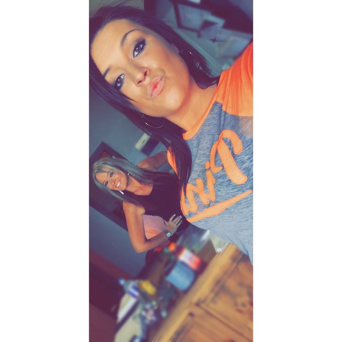 Loveee my mom!💗👑 https://t.co/yVcRwIz6ny<a href="/tag/softsmile"class="tags"><span>#softsmile</span></a>