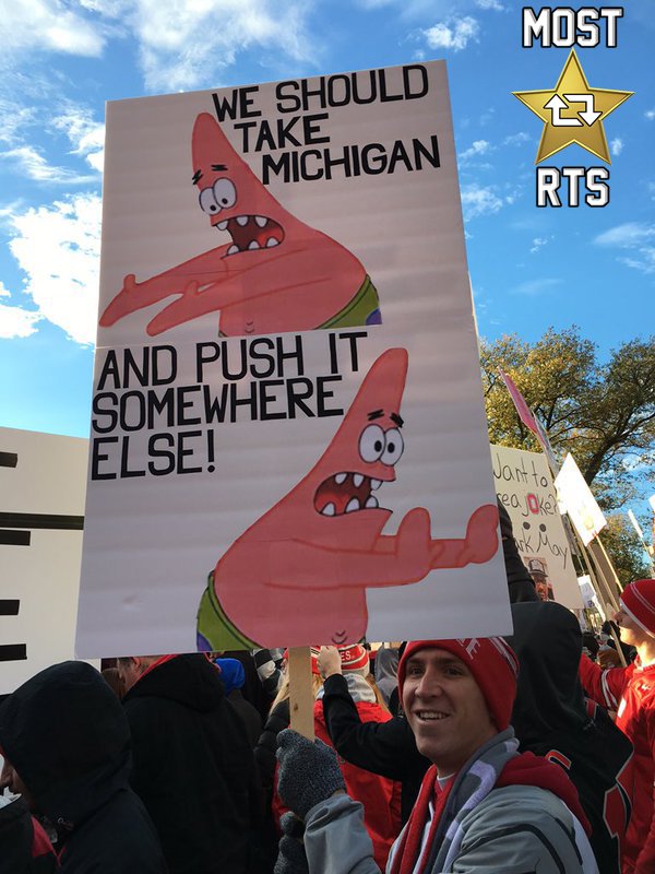 CollegeGameDay's tweet photo. The most RT’d @pizzahut #SignUpForGameDay sign from this morning. https://t.co/CAAkMVtBaV