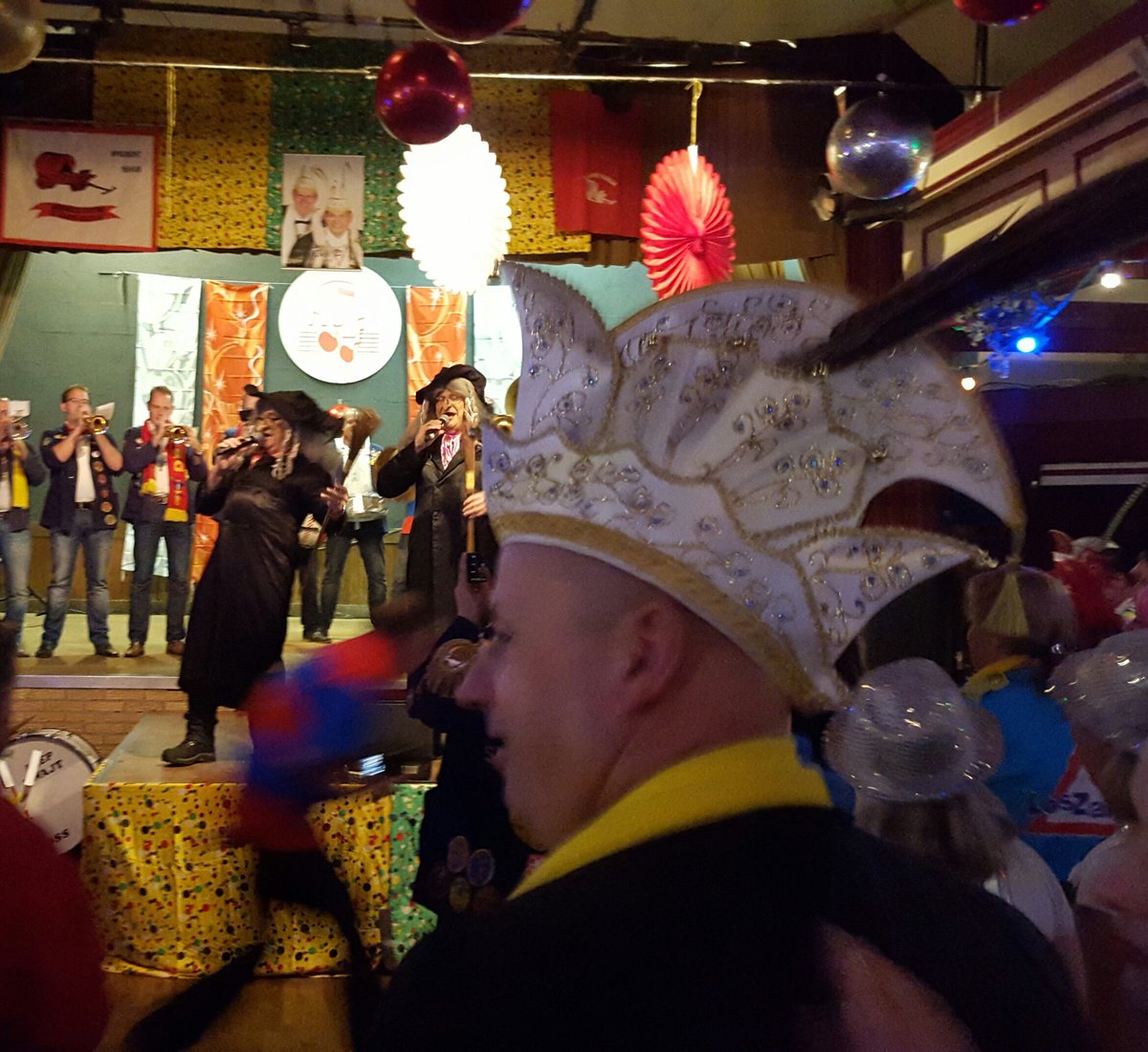 CarnavalinOss's tweet photo. @StadsprinsOss  Anton l geniet van een sprookje @DeRaauwOssekar https://t.co/nSDcFKtLmo