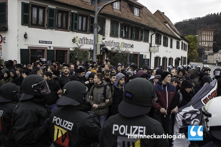 rheinneckarblog's tweet photo. Weitere Fotos hier: https://t.co/7cS6YogEsR #polizei #polizeimannheim #weinheim #npd #nonpdwhm #blocknpd https://t.co/cm1dVs9T6b